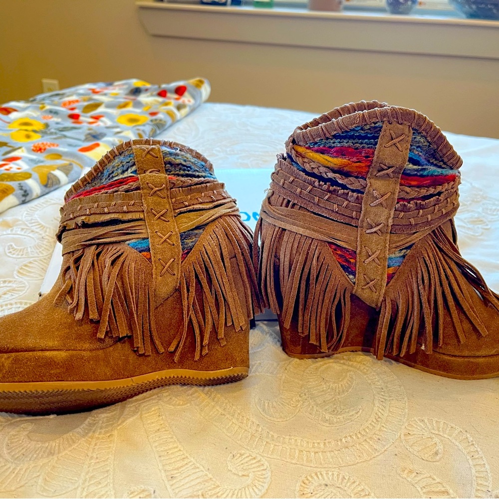 Minnetonka Moccasin Wedges Women’s 7